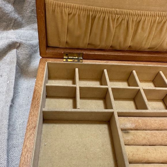 Vintage Centurion jewelry box - Picture 3 of 9